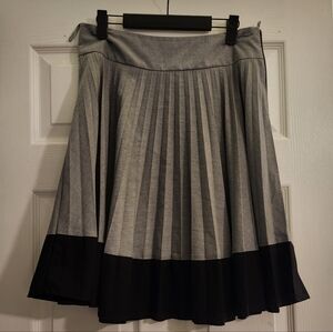 H&M Gray and Black Pleated Skirt Size 8